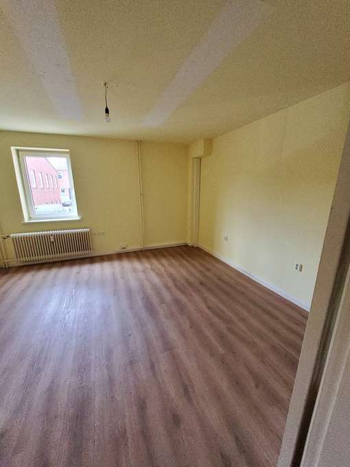 Raum_Büro 3 rechts_IMG_2704202